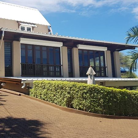 Апартаменты Flamboyant Ocean View - Ex Hillside Haven Тамарин Экстерьер фото